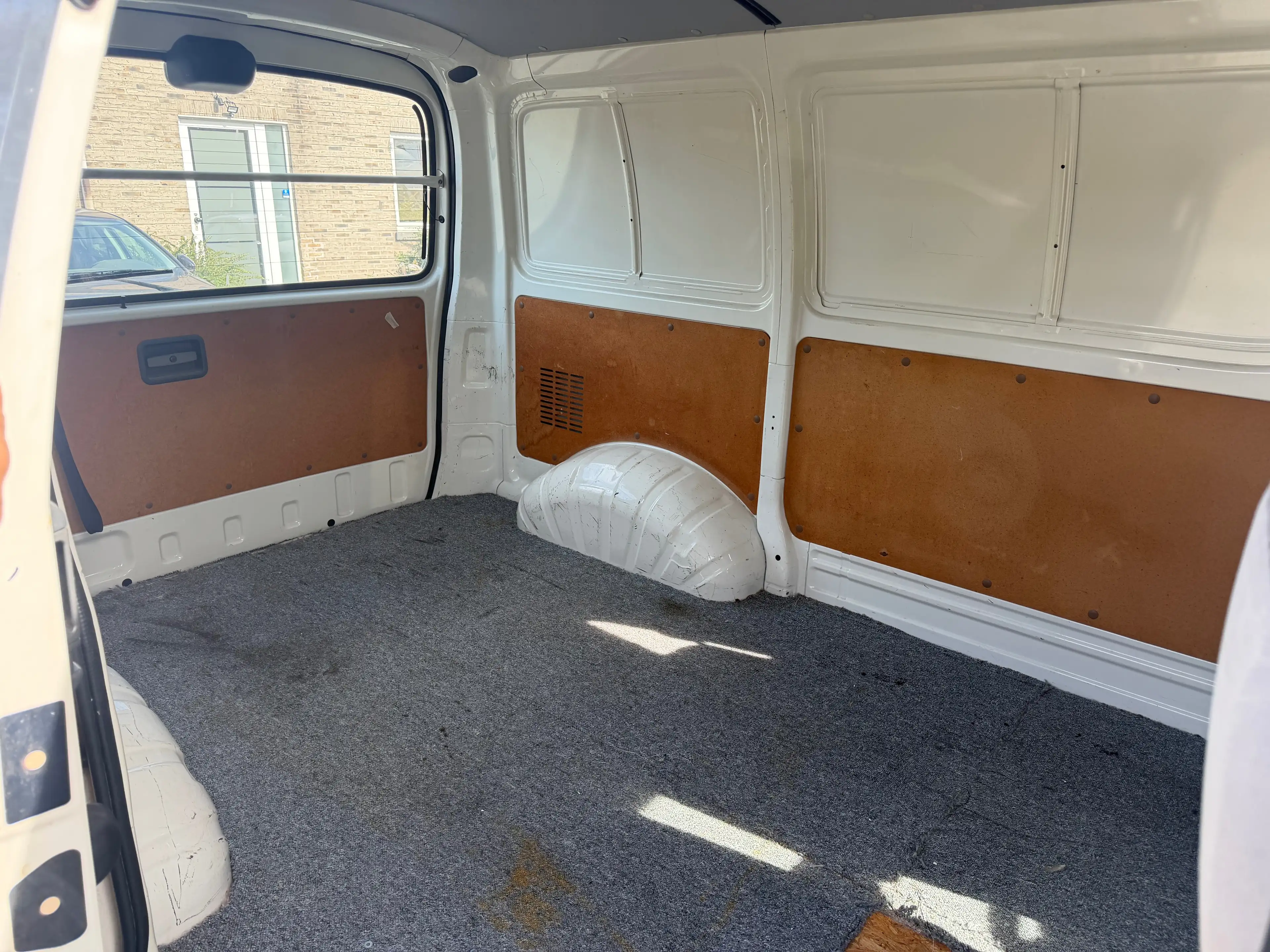 Toyota Hiace 2.5 Turbo D-4D SX — photo 13