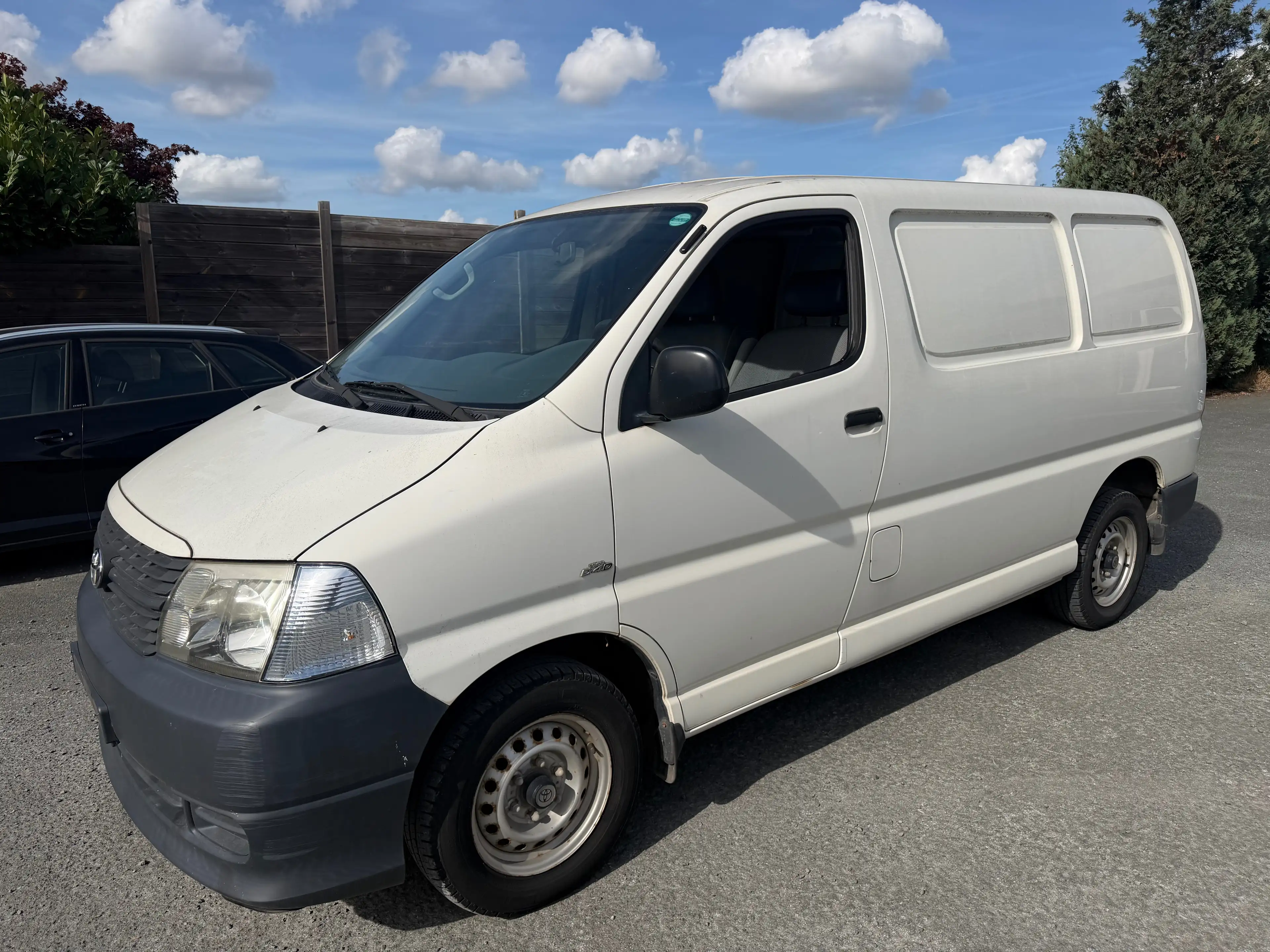 Toyota Hiace 2.5 Turbo D-4D SX — photo 3