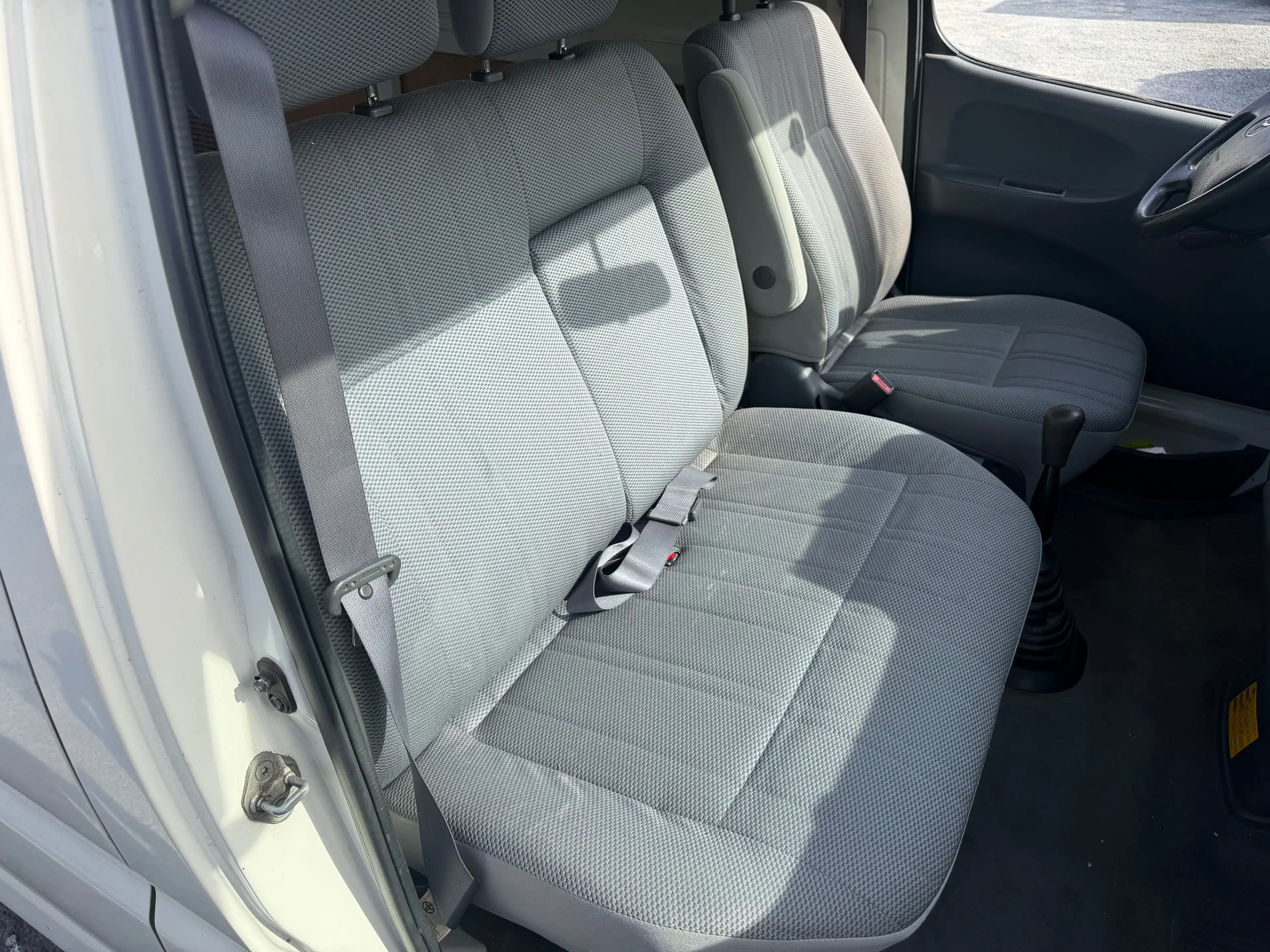 Toyota Hiace 2.5 Turbo D-4D SX — photo 12