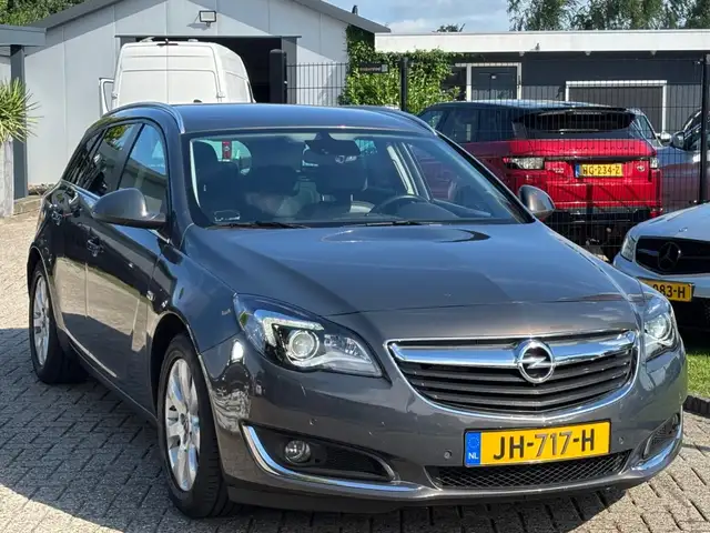Opel Insignia view 3
