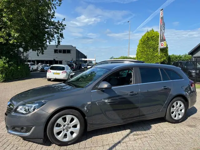 Opel Insignia view 4