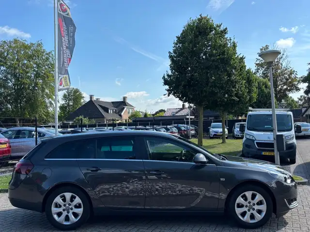 Opel Insignia view 5