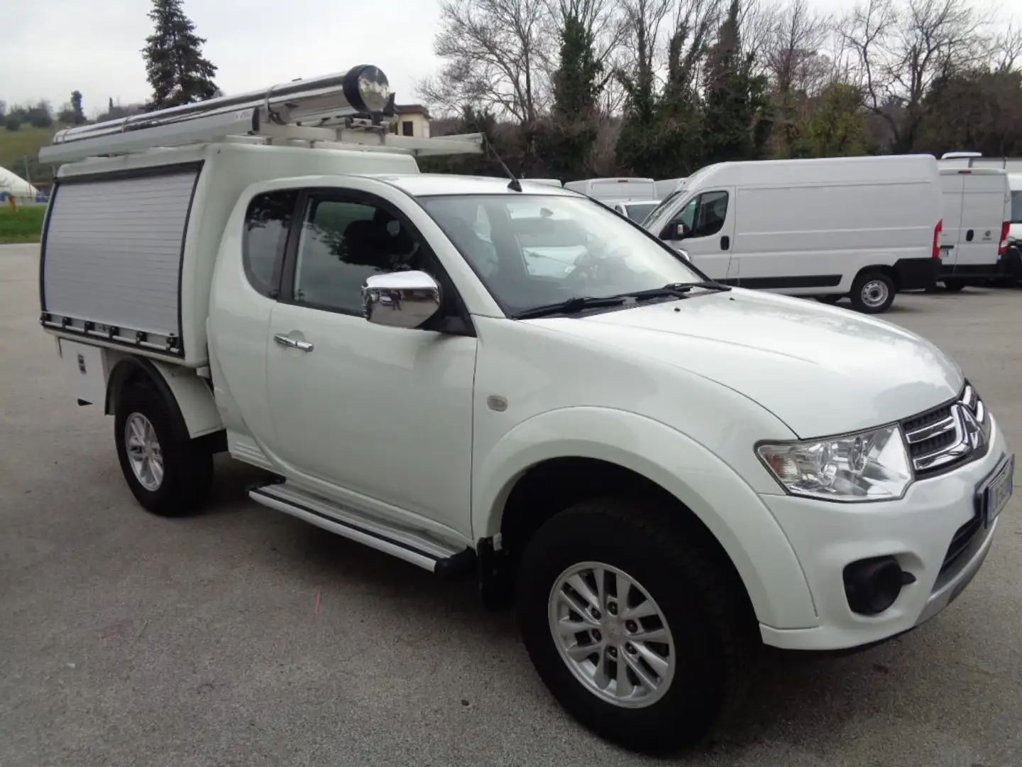 Mitsubishi L200 2.5 DI-D/180 CV Club Cab Int ALLESTITO 4 POSTI Bianco - 2