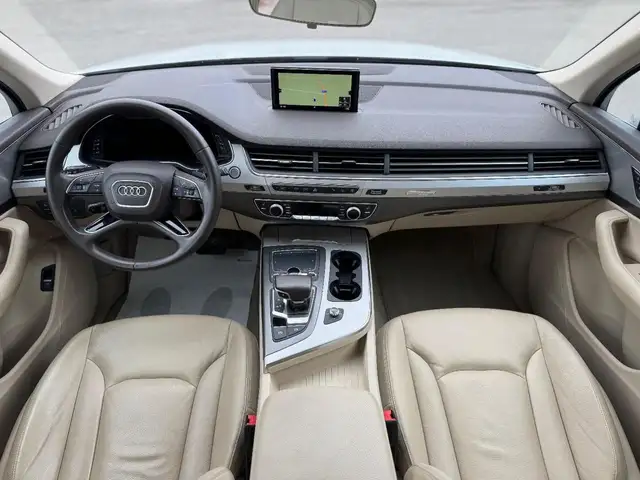 Audi Q7 view 6