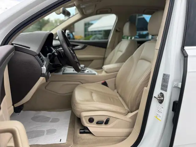 Audi Q7 view 4