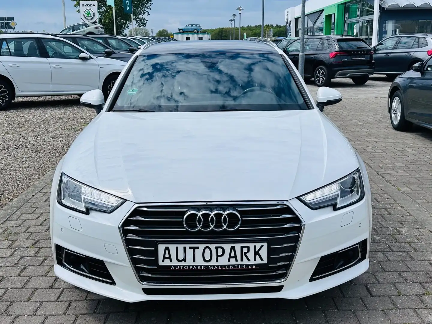 Audi A4 Avant design*LEDER*BI-XENON*NAVI* Weiß - 2