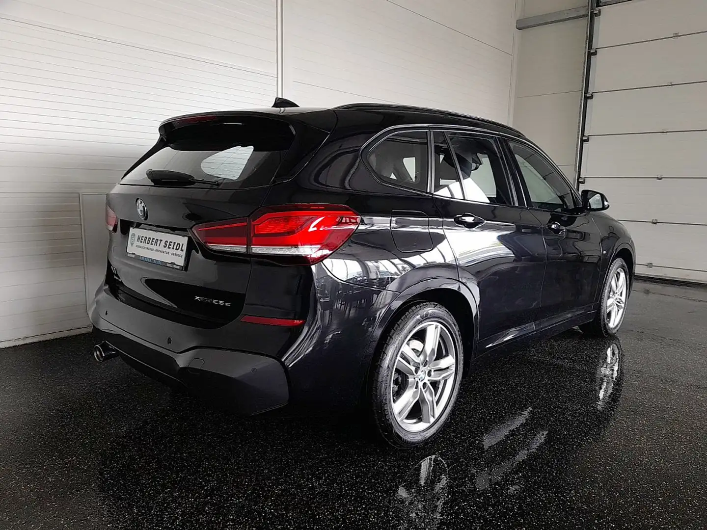BMW X1 M-SPORT 4x4 PHEV Aut. *VOLL LED / NAVI / AHV & ... Schwarz - 2