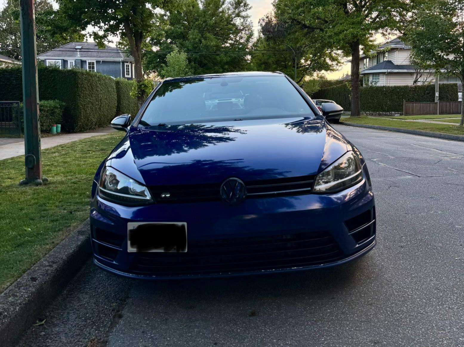 2016 Volkswagen Golf R R alt 2