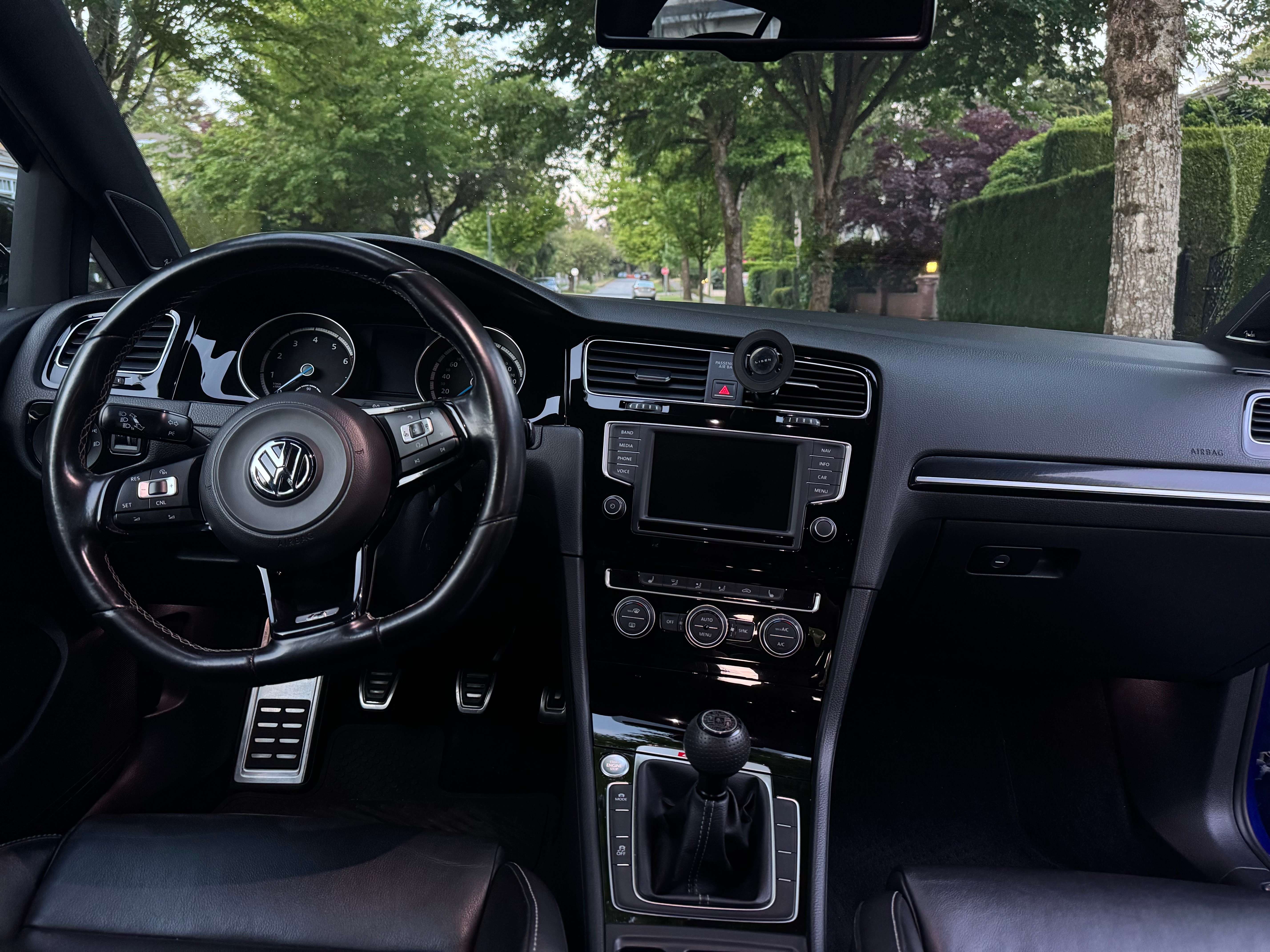 2016 Volkswagen Golf R R thumb 6