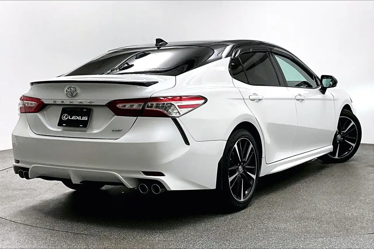 Toyota Camry снимка Toyota Camry