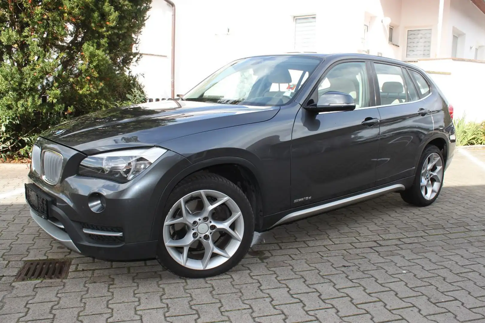 BMW X1 sDrive16d - Klima-Leder-Sitzheiung-PDC-2.Hd Gris - 1