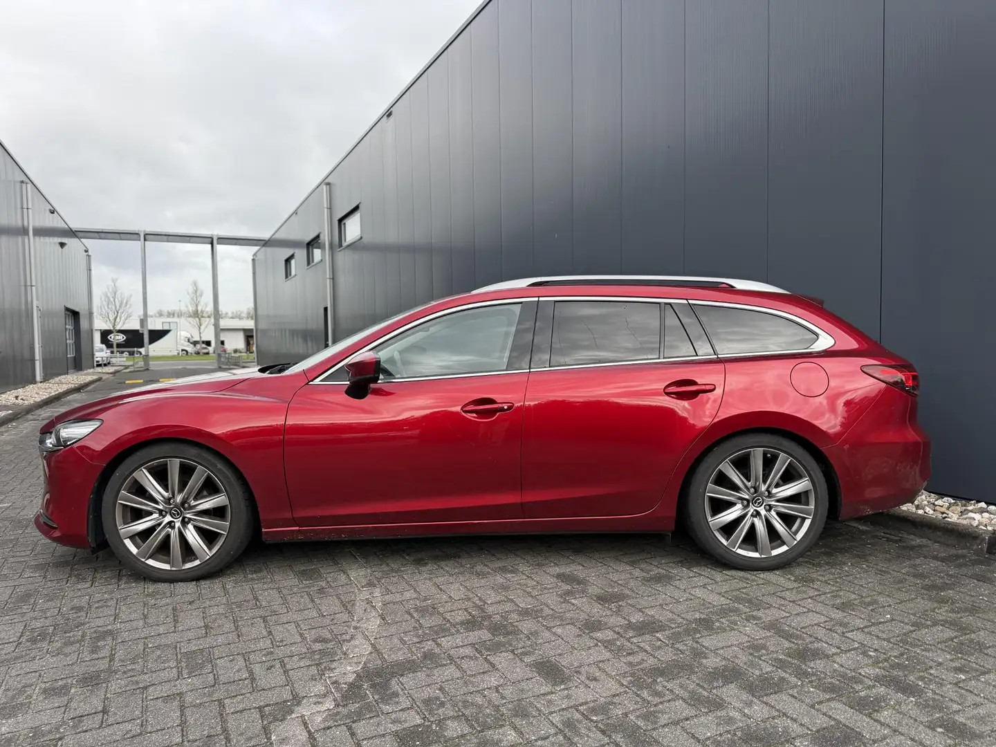Mazda 6 Sportbreak 2.0 SkyActiv-G 165 Luxury AUTOMAAT | St Rood - 2