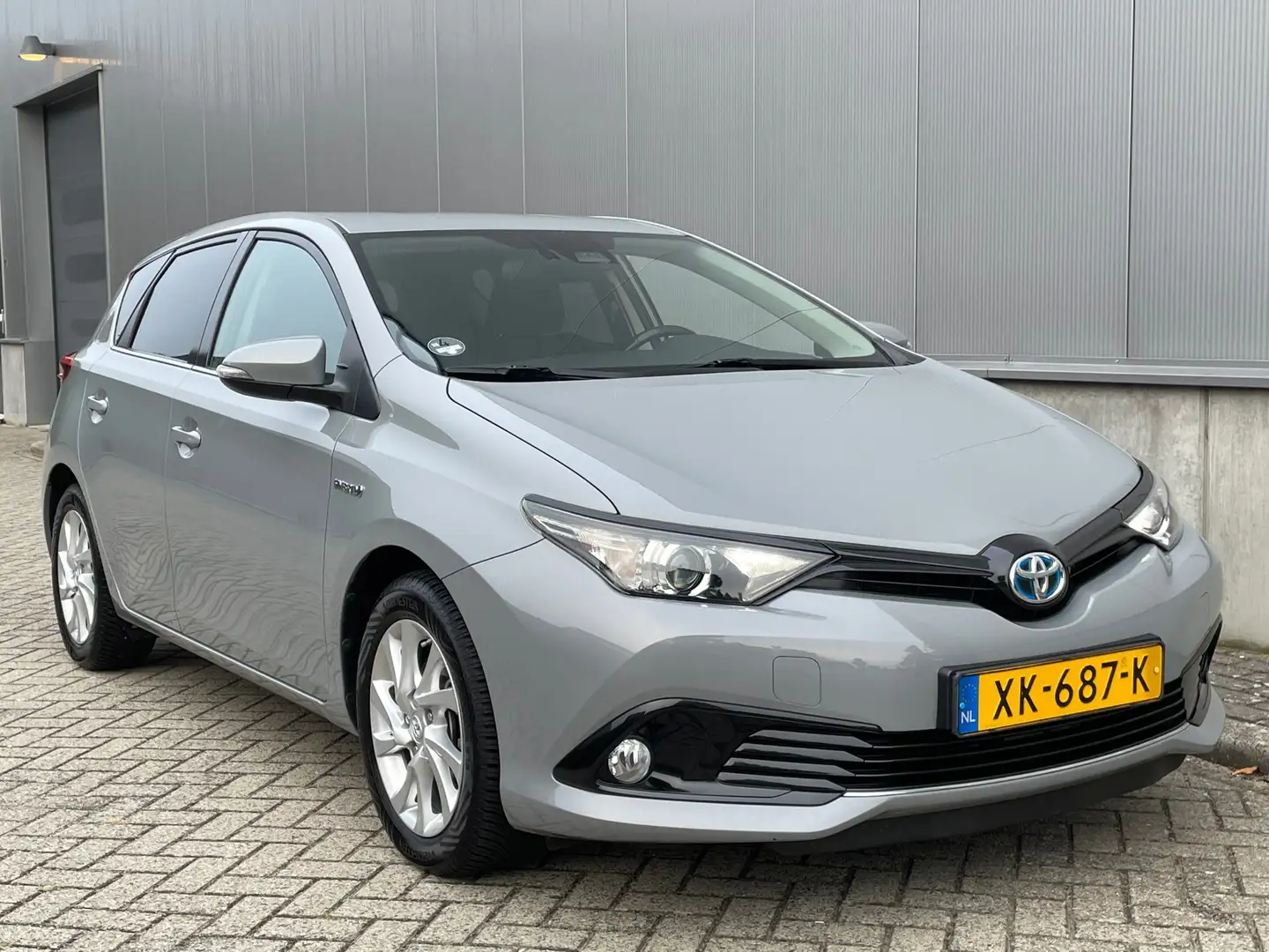 Toyota Auris 1.8 Hybrid Energy Plus / Navigatie / Trekhaak Grijs - 1