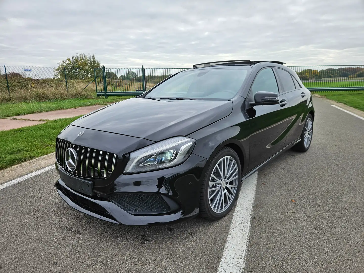 Mercedes-Benz A 200 A 200 7G-DCT AMG Line Noir - 1