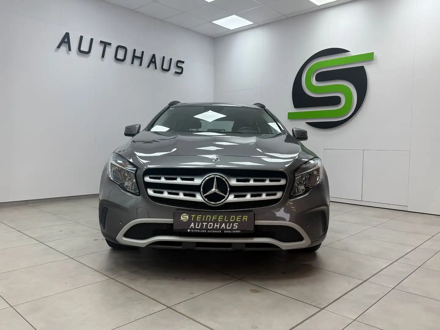 Mercedes-Benz GLA 200 CDI STYLE/KLIMATRONIC/SHZ/NAVI/TEMPOMAT Gris - 2