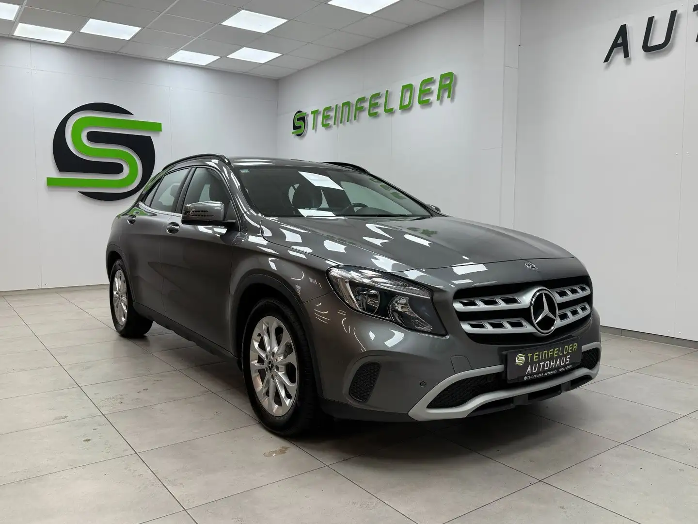 Mercedes-Benz GLA 200 CDI STYLE/KLIMATRONIC/SHZ/NAVI/TEMPOMAT Gris - 1