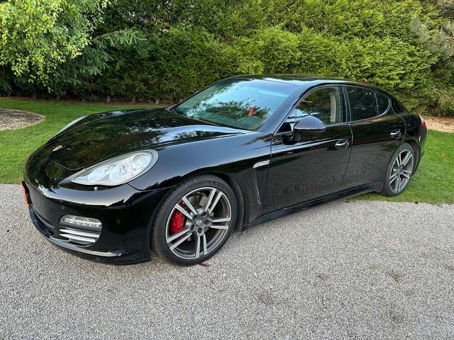 Imagine Porsche Panamera 4 PDK Platinum Edition