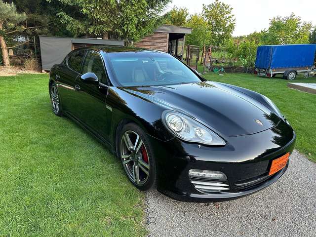 Porsche Panamera 4 PDK Platinum Edition