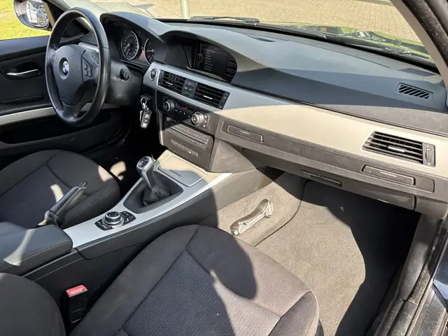 BMW 3 Series view 13