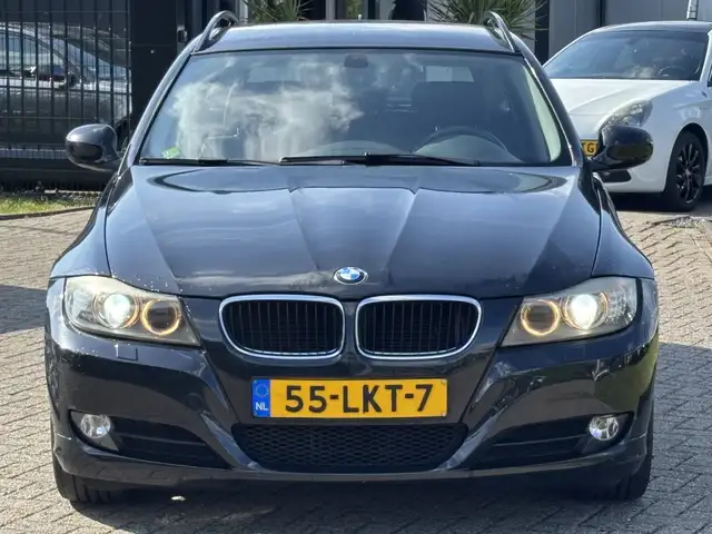 BMW 3 Series view 2