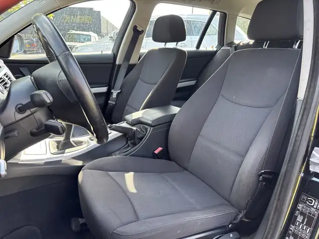 BMW 3 Series view 14