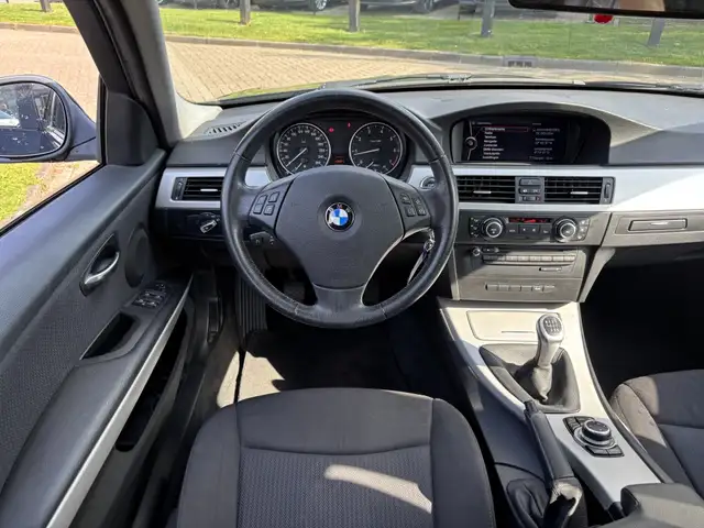 BMW 3 Series view 11