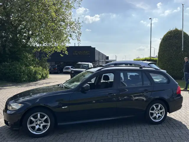 BMW 3 Series view 8