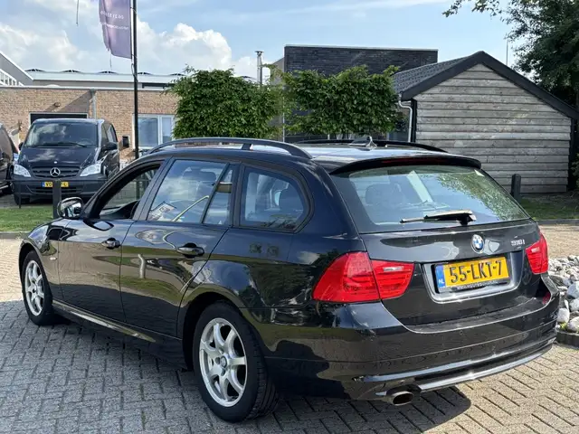 BMW 3 Series view 6