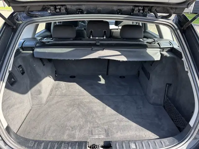 BMW 3 Series view 9