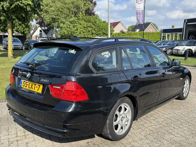 BMW 3 Series view 5