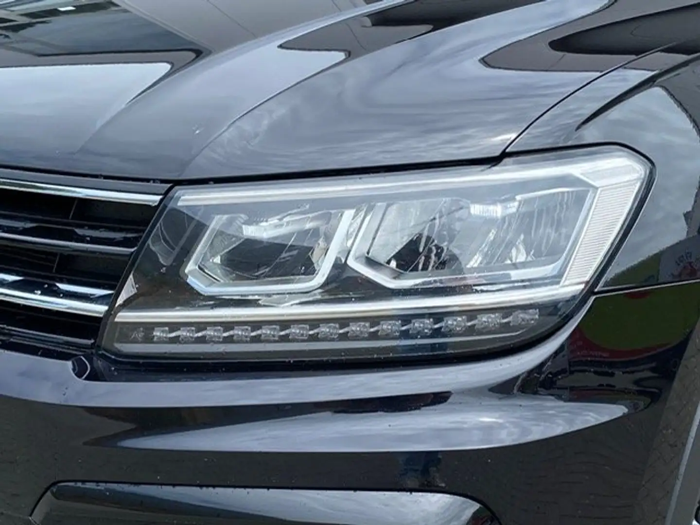 Volkswagen Tiguan Highline DSG Zwart - 2