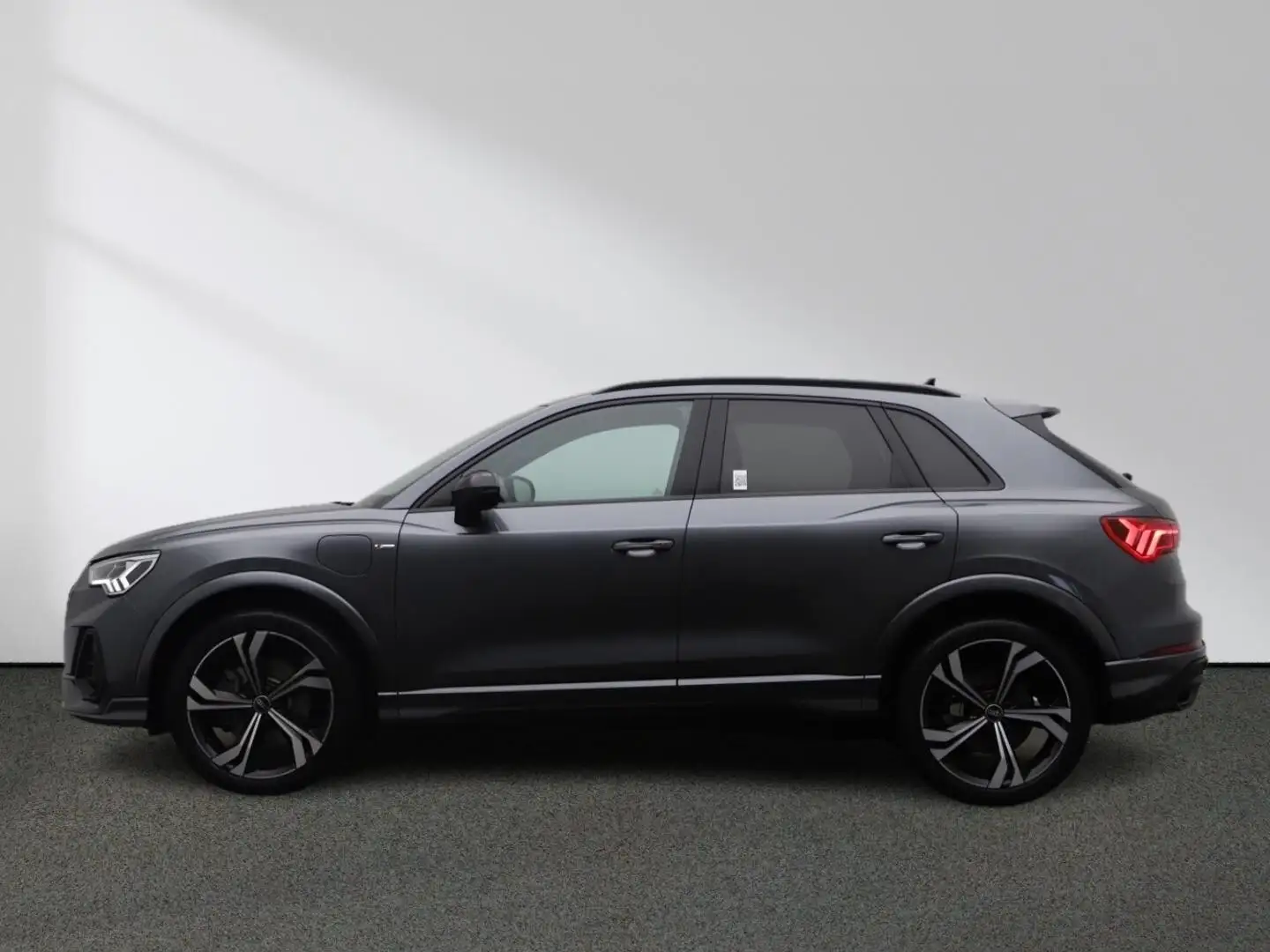 Audi Q3 45 TFSI e S line Nav AHK SONOS SHZ Grau - 2