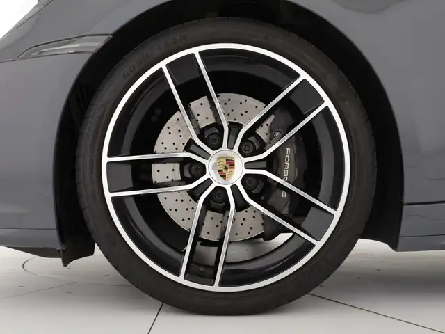 Porsche 992 view 7