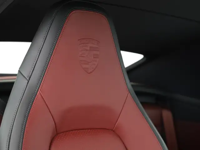 Porsche 992 view 14