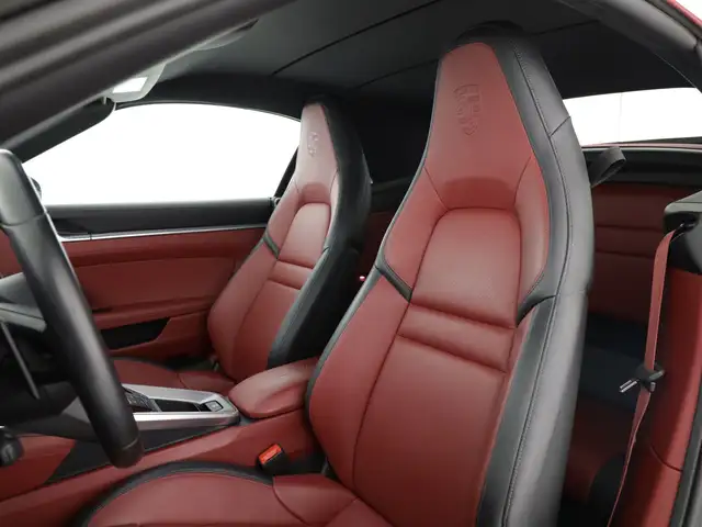 Porsche 992 view 15