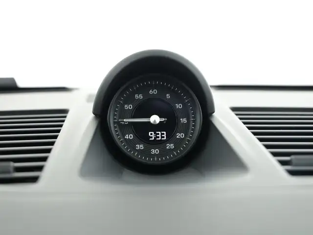 Porsche 992 view 10