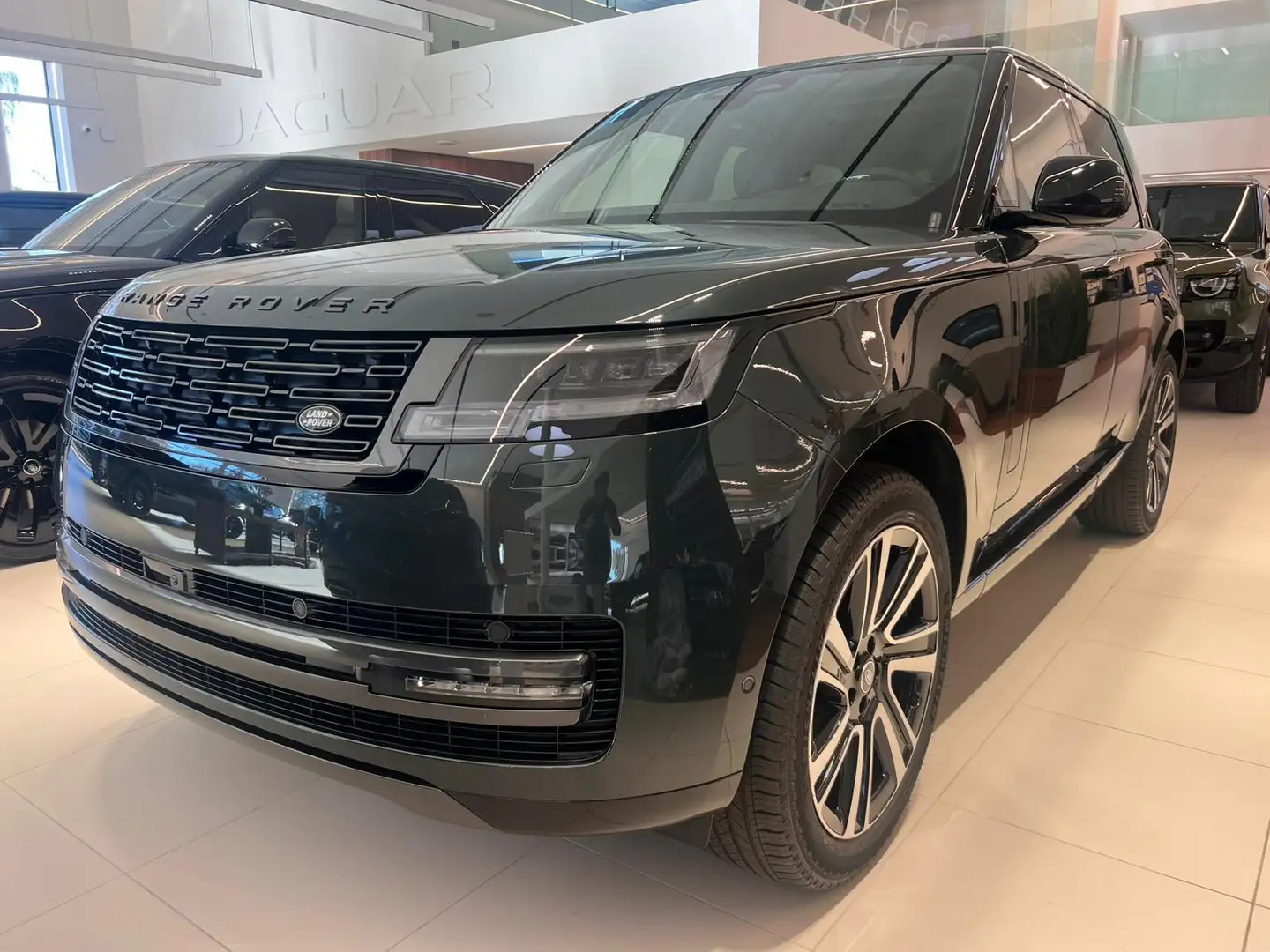 Land Rover Range Rover SWB P460E HSE Vert - 1