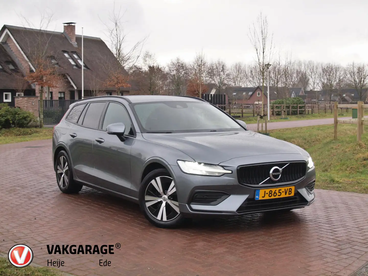 Volvo V60 2.0 B3 Momentum Advantage | Camera | Trekhaak | Ap Grau - 1