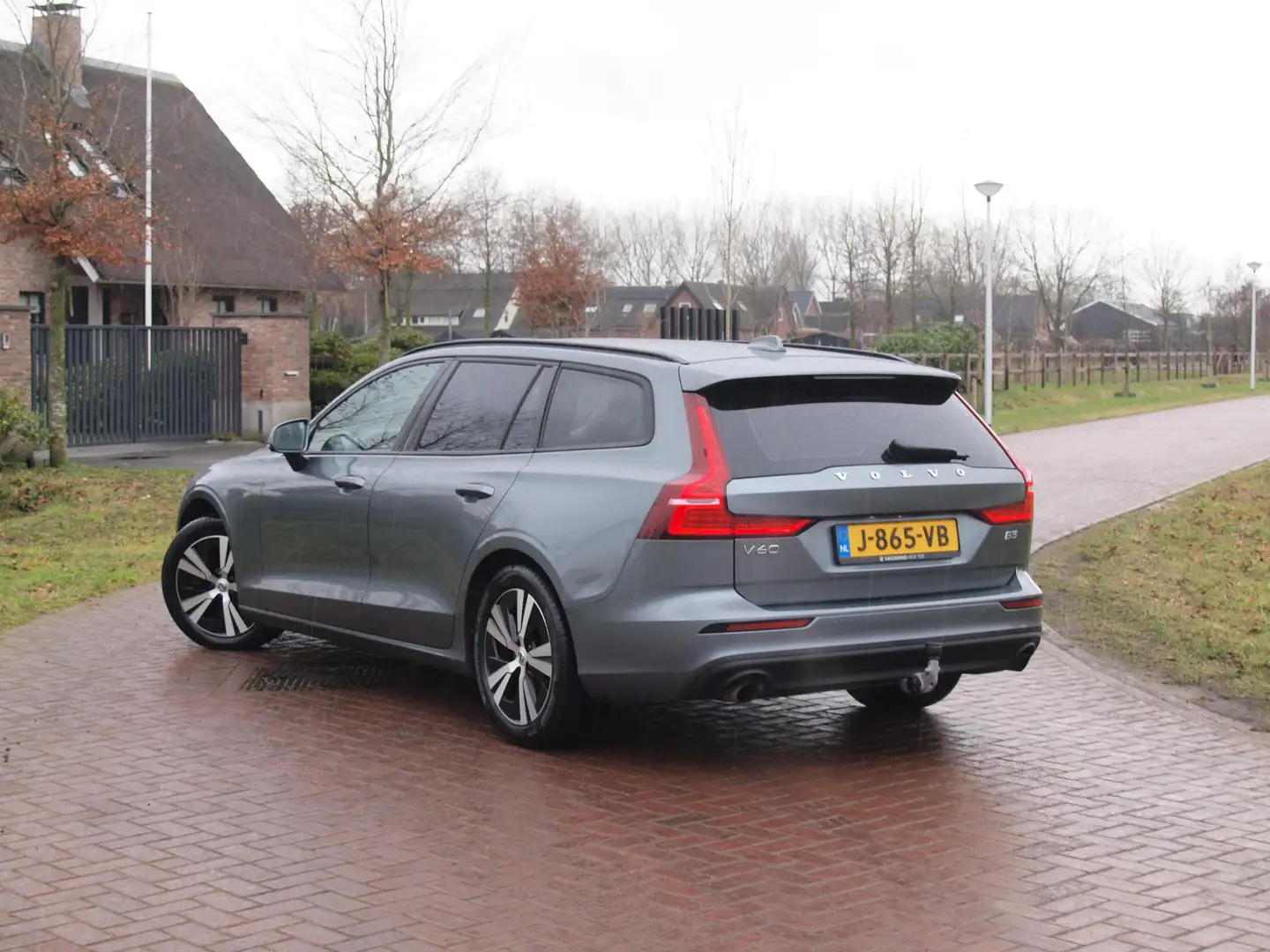 Volvo V60 2.0 B3 Momentum Advantage | Camera | Trekhaak | Ap Grau - 2