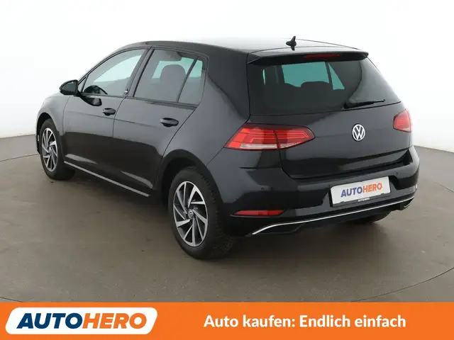 Volkswagen Golf view 4