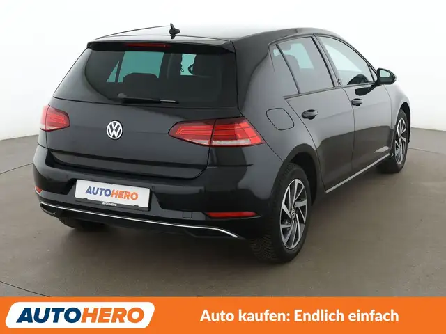 Volkswagen Golf view 6