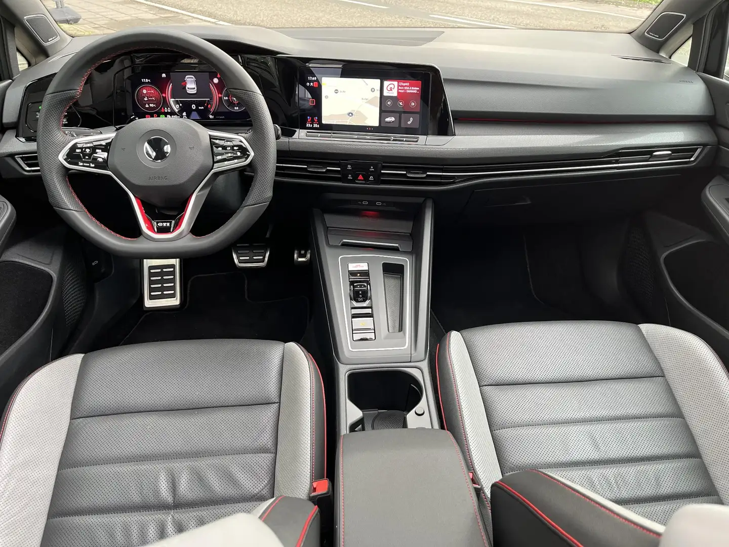 Volkswagen Golf GTI 2.0 TSI Aut Pano Leder IQ Light Camera Zitklim Zwart - 2