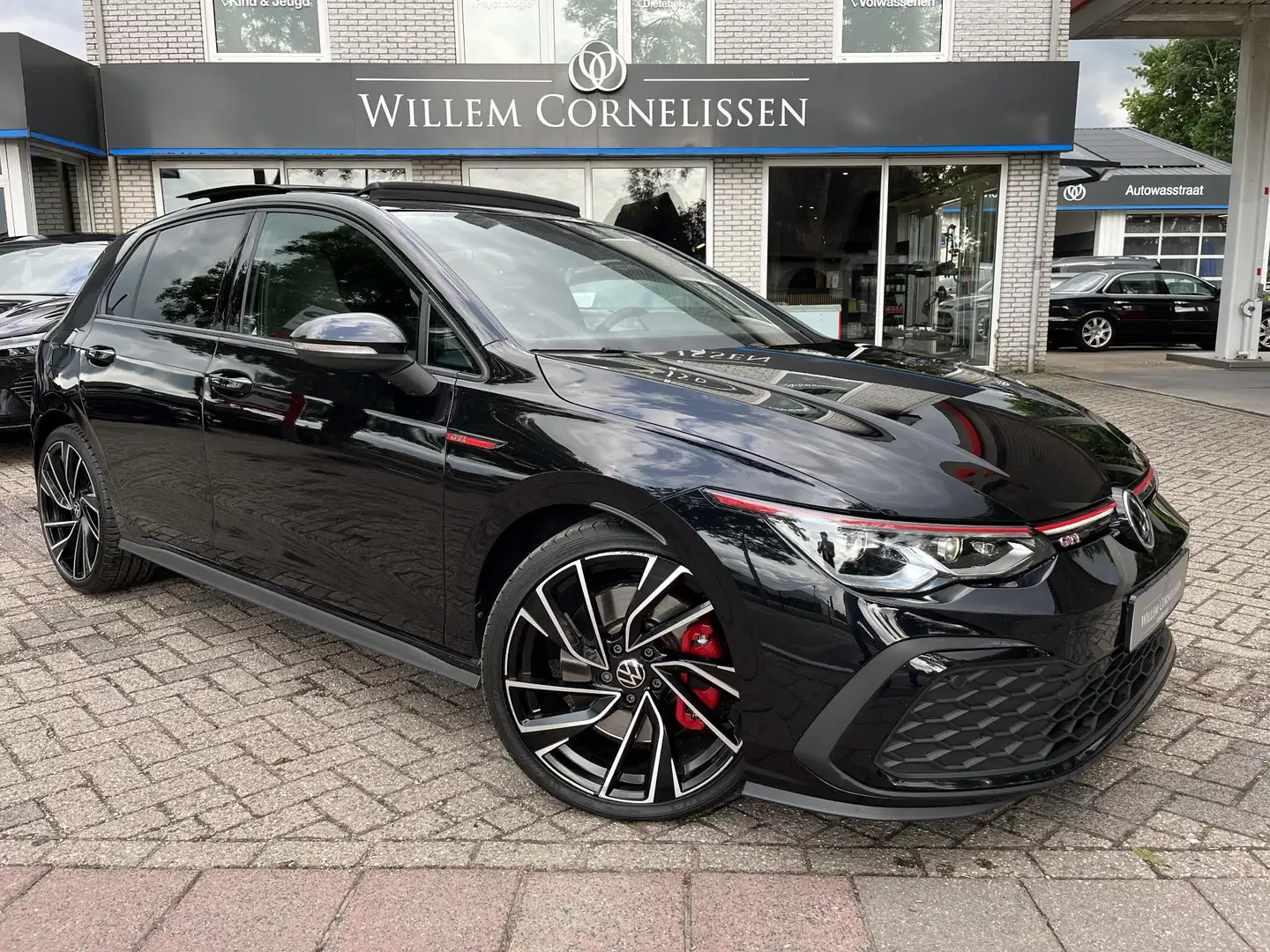 Volkswagen Golf GTI 2.0 TSI Aut Pano Leder IQ Light Camera Zitklim Zwart - 1