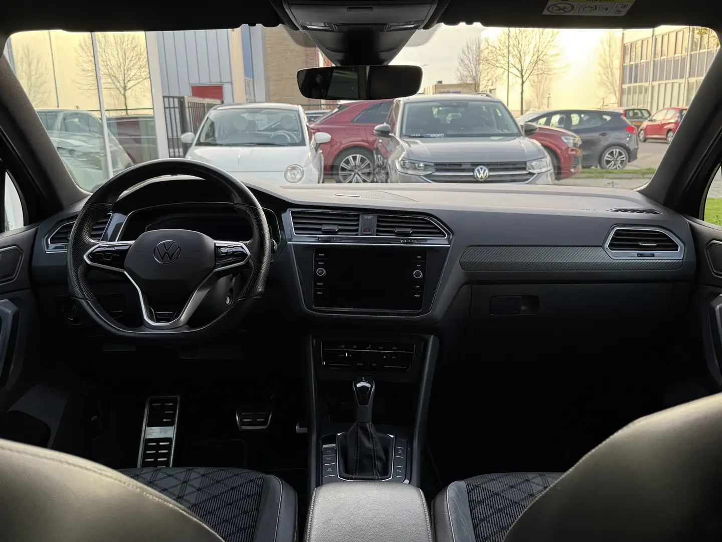 Volkswagen Tiguan 1.5 TSI R-Line Elektr. Trekhaak, App Carplay Noir - 2