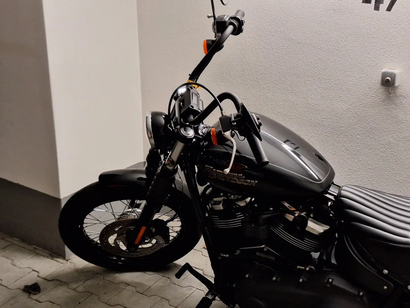 Harley-Davidson Street Bob 107 Noir - 1