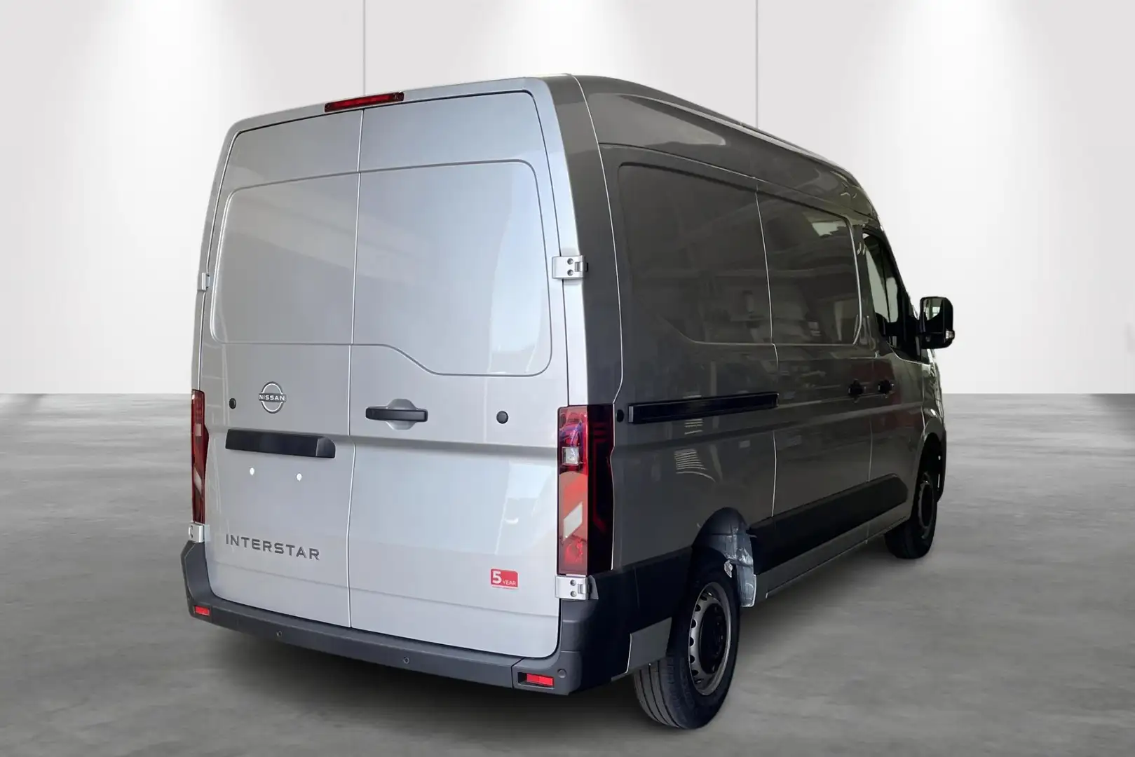 Nissan Interstar L2H2 3.3T 2,0 dCi 130 N-Connecta Silber - 2