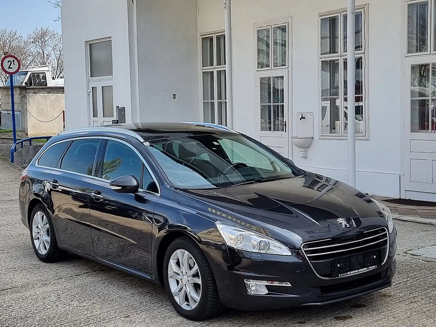 Peugeot 508 SW 1,6 THP Allure Schwarz - 1
