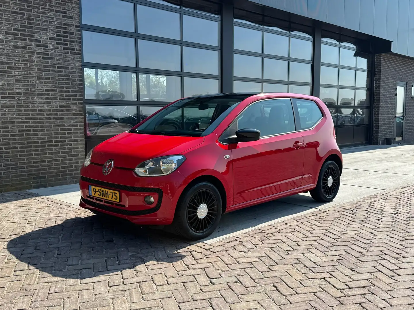Volkswagen up! 1.0 high up! | Airco | Stoelverwarming | Rood - 1