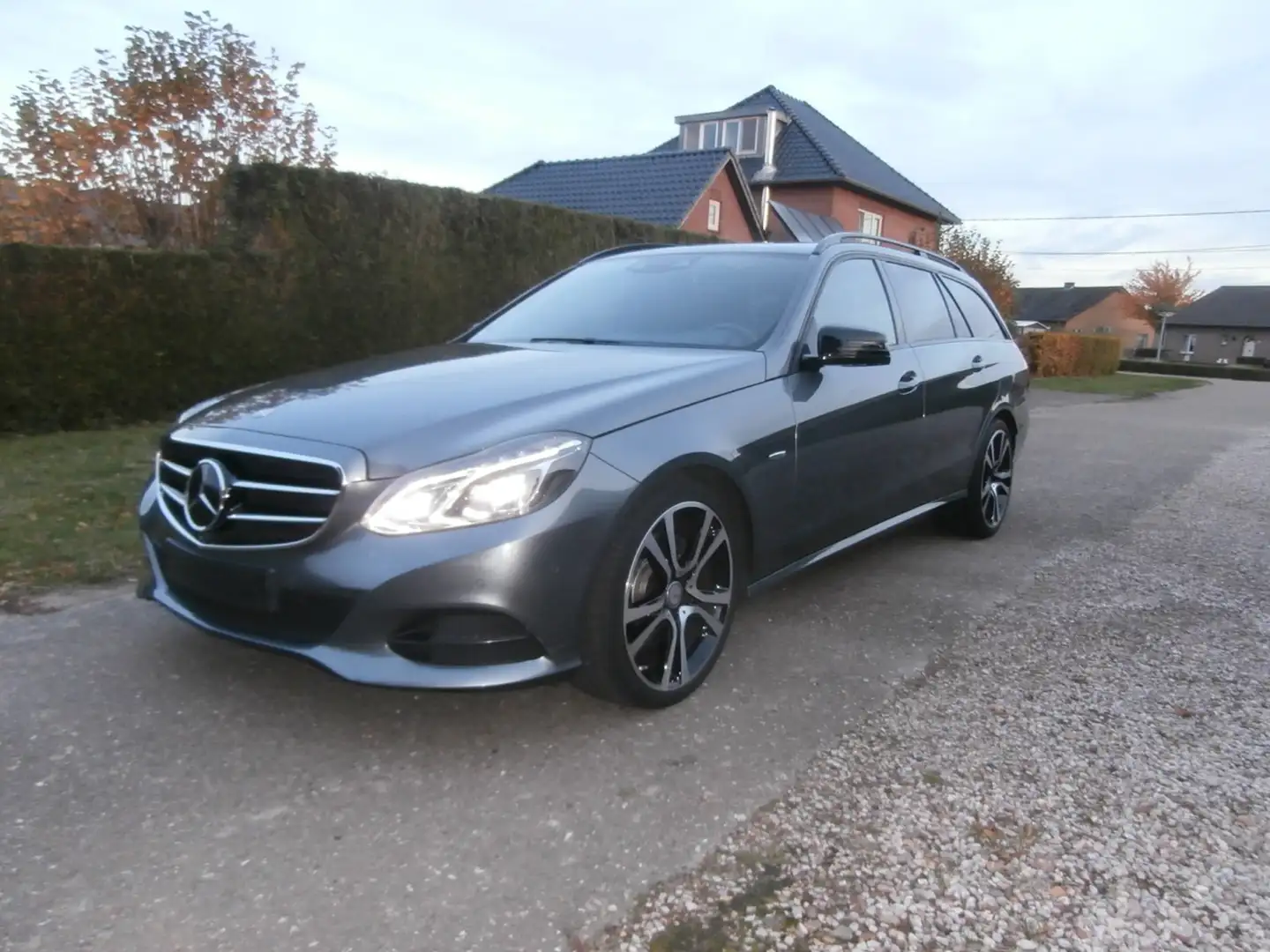 Mercedes-Benz E 220 E 220 T BlueTEC 9G-TRONIC Edition E Grijs - 1