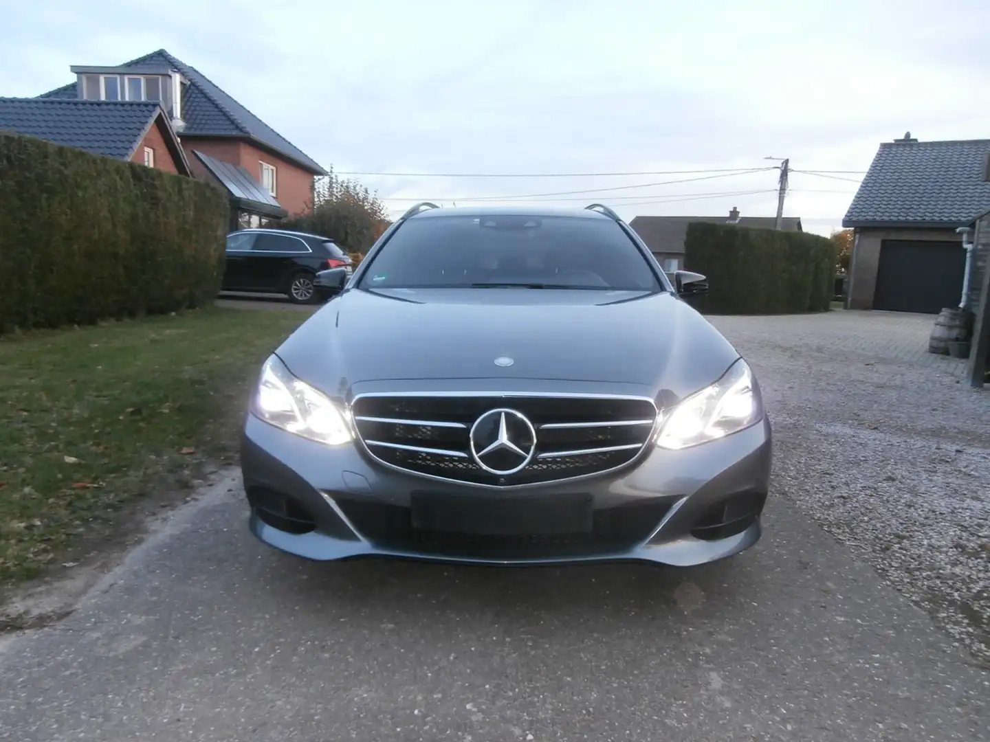 Mercedes-Benz E 220 E 220 T BlueTEC 9G-TRONIC Edition E Grijs - 2
